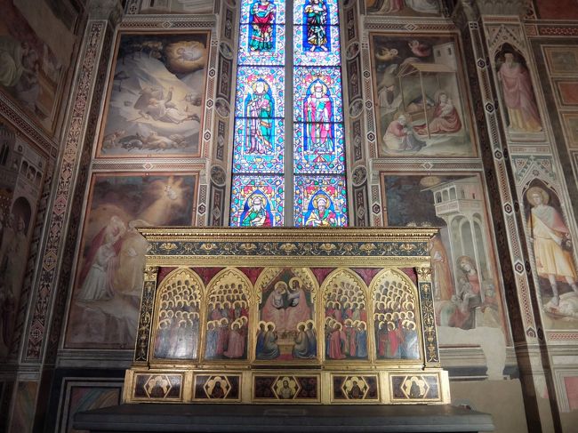 やはりバロンチェリ礼拝堂。<br />タッデオ・ガッディの作品。<br />ジョットの弟子になります。<br />ポンテ・ヴェッキオを設計したのも彼だと言われています。