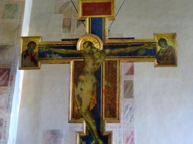 チマブーエ作のキリスト像もあります。<br />１２８７年頃の作品。<br /><br />１９６６年にフィレンツェを襲った洪水でこんな姿になってしまいました。