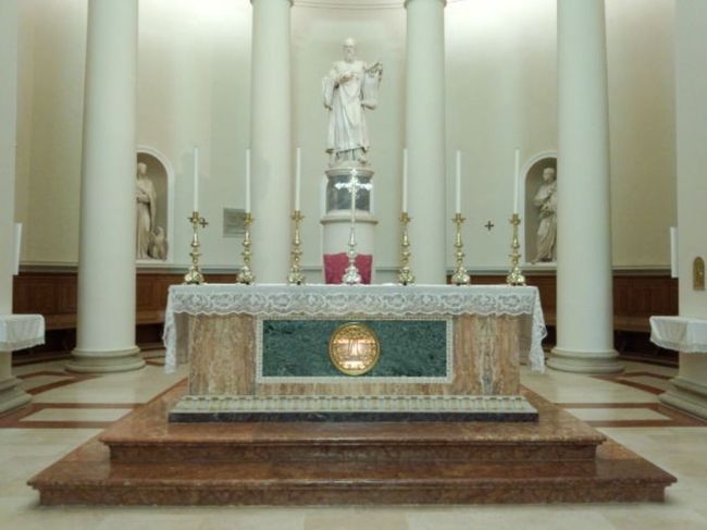 サンマリノの英雄である聖マリーノの遺物が納められています。