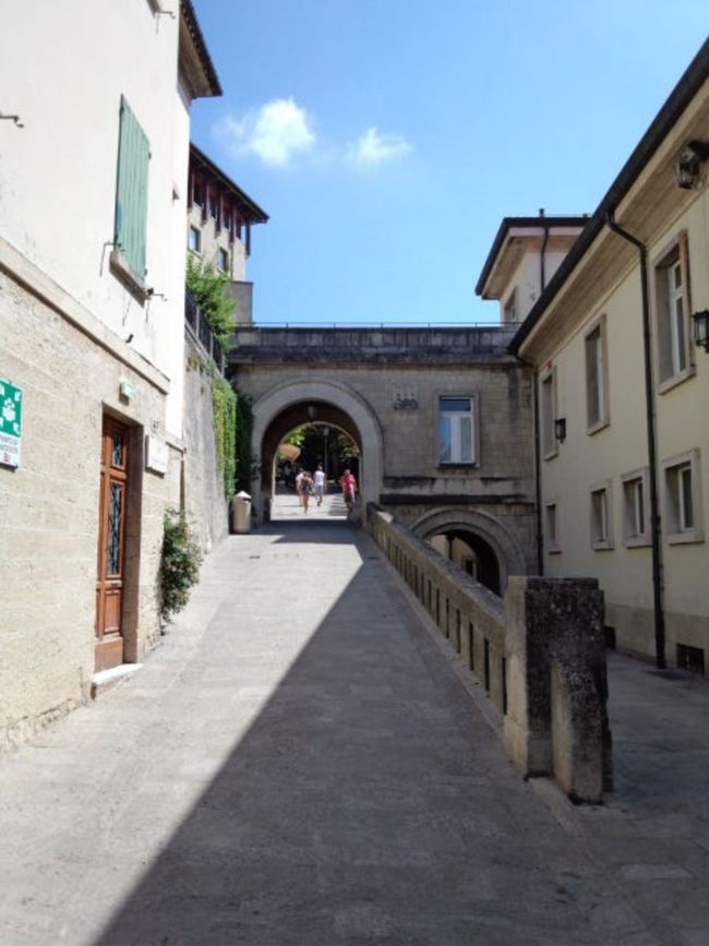 サンマリノを守り続けてきた3つの城砦に行きます。