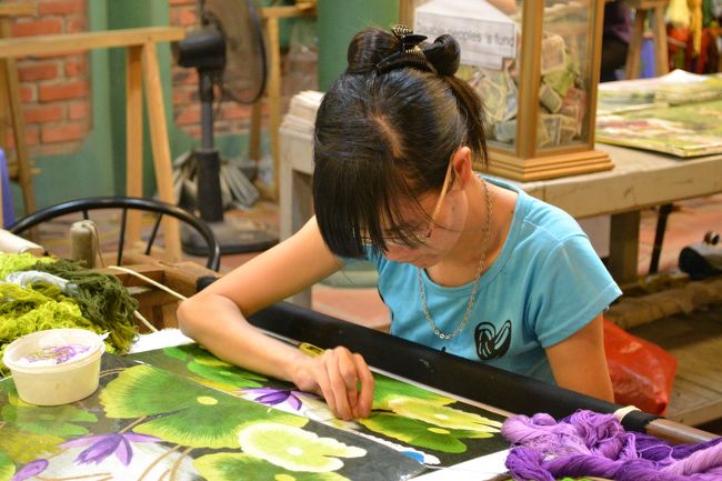 とても根気のいる作業。肩こりそうだ…。