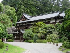 日光東照宮美術館(13:39)

美術館自体が昭和初期の近代和風建築として、杉並木の古材を利用しメートル法で建設した趣深い建物です。