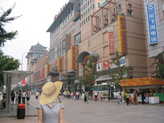 最終日に、王府井（ワンフーチン）めぐりをしました。<br />中国語しか通じませんでしたが、デパートめぐり楽しかった。