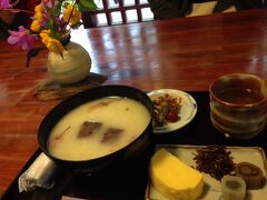 お参りのあとは

『春日荷茶屋』さんで
大好きな　万葉粥♪

いつも　お花が飾ってあって
心にも身体にも優しくて　落ち着きます

