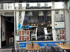 14日朝。マラソン前日です。
長い旅ももう指折りになって来ました。
今日の朝ＲＵＮはかもめ食堂のポイントめぐりです。明日が本番なので、ぶらぶらゆっくりの予定です。

さっそくここに来てみました。以外にすぐわかりました。
なんか、映画と現実が入り乱れた感覚になります。