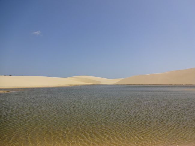 船着き場から5分ほど歩いたところにある大きなラゴーア。<br />多くの観光客はここで水遊びなんだけど・・・<br />