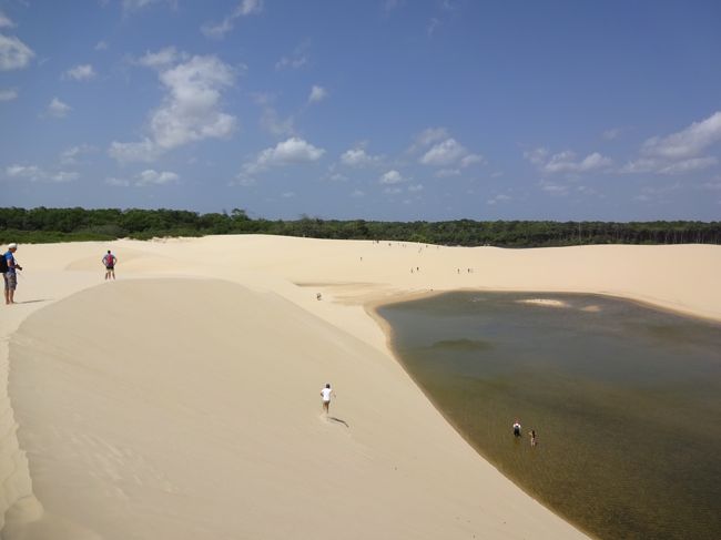 砂丘の上から見下ろすラゴーア。かなりの高さがある。
