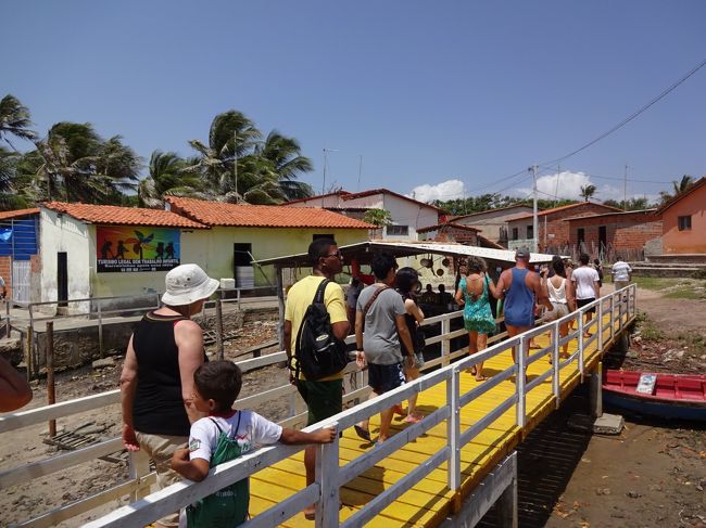 割と立派な船着き場。<br />たくさん停まっていたボートは、すべてツアーのボートでした。<br />