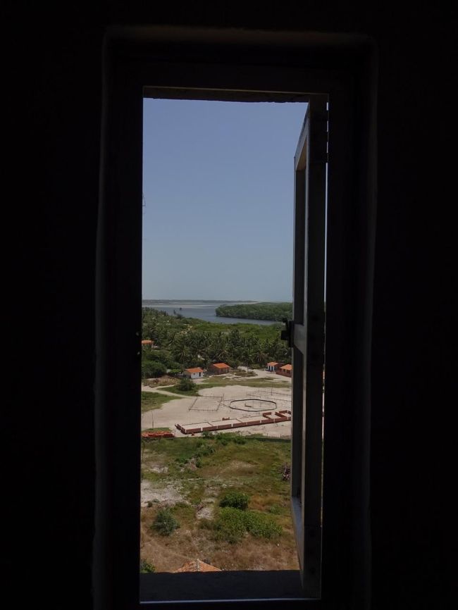 塔の途中にある小窓から。