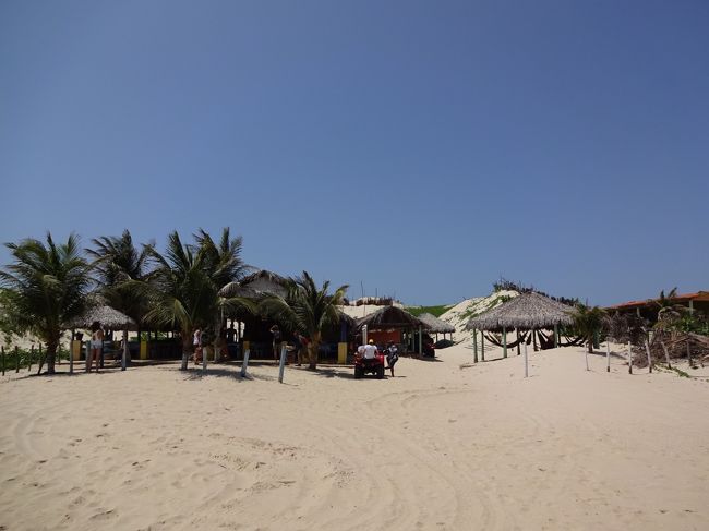 上陸。<br /><br />船着き場には、レストランのスタッフがスタンバイしていて、そのままレストランへと誘導。