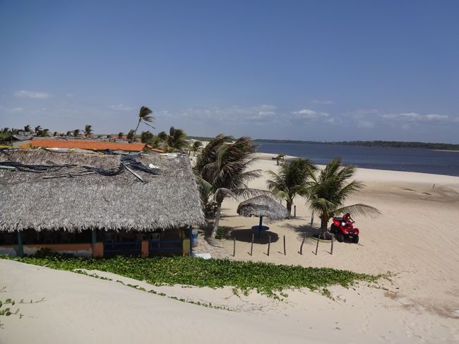 Netoさんはガッツリ海で泳いでた。<br />他の観光客もしっかり海に入って海水浴を楽しんでいた模様。<br />ブラジルの人たちは、海に来たら飛び込まずにはいられないのかもれしない。<br /><br />30分ほどビーチで遊んでレストランへ戻りました。