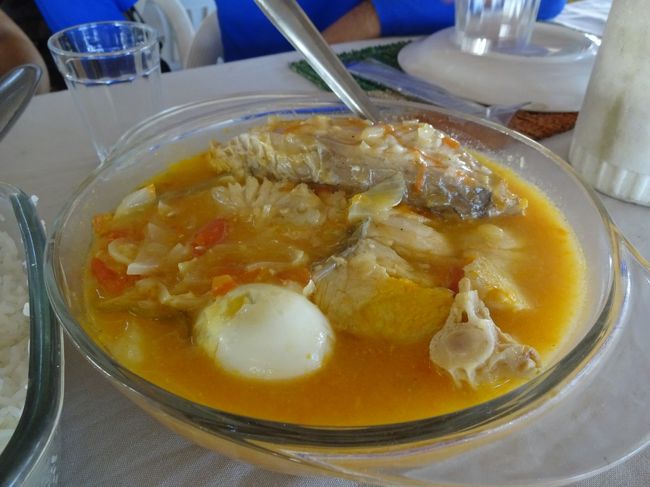 メインの魚の煮込み。<br /><br />骨の大きさから、かなりデカい魚だったはず。<br />卵とポテトが一緒に煮込んであった。