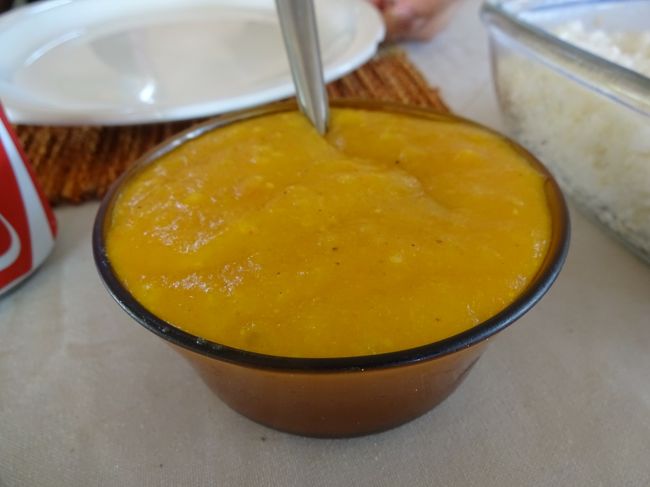 これは良く分からないペースト。たぶん野菜ベースだよなぁ。<br /><br />