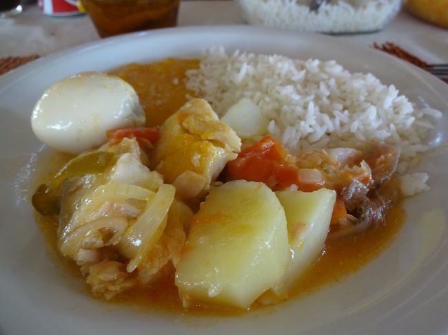 ご飯と盛り付けて、ランチプレートの出来上がり。<br /><br />これ、ホント美味しかった。<br /><br />魚のスープがご飯と合う。意外と日本人好みの味だったかもしれない。