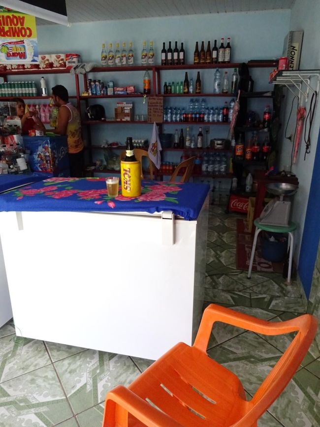 店の中で飲む！<br />椅子を用意して貰って、店内でゴクゴク。<br /><br />5レアル（=190円）<br />ちなみにビールはお持ち帰りすると、瓶代がデポジットで0.5レアルかかります。