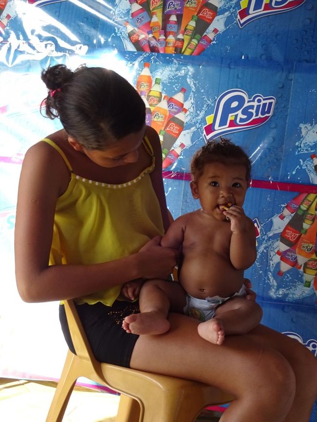 お客さんで来た親子。<br />めっちゃ可愛い！<br /><br />店内でビール飲んでる奇妙な日本人に困惑の眼差し・・・