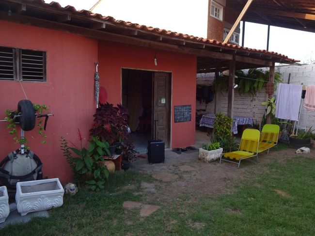 そろそろ、バス乗り場に向かわなくては。<br /><br />荷物があるので、宿までタクシーを呼んで貰った。