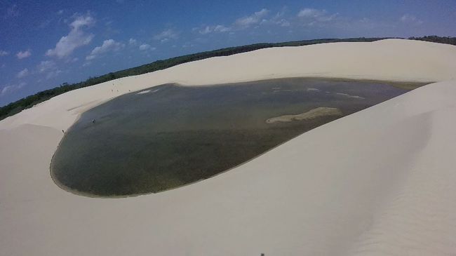 そして、頂上到着。<br />砂漠はずーっと先まで広がっていた。<br />全然、小規模じゃないじゃん！<br />そりゃ、レンソイスに比べれば遥かに小さいんだけどね。<br />