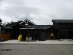 三つ目の見学場所。会津宮泉酒造へ。
立派な建物。