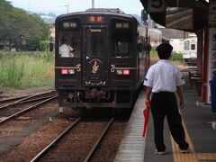 出発時間が近づいてきたので再び人吉駅へ。


くま川鉄道がちょうど出発するところでした。


・・・焼酎のＣＭで出てきそうな絵ですｗ
