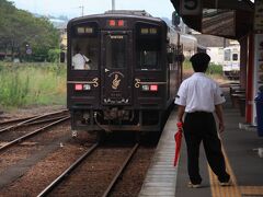 出発時間が近づいてきたので再び人吉駅へ。


くま川鉄道がちょうど出発するところでした。


・・・焼酎のＣＭで出てきそうな絵ですｗ