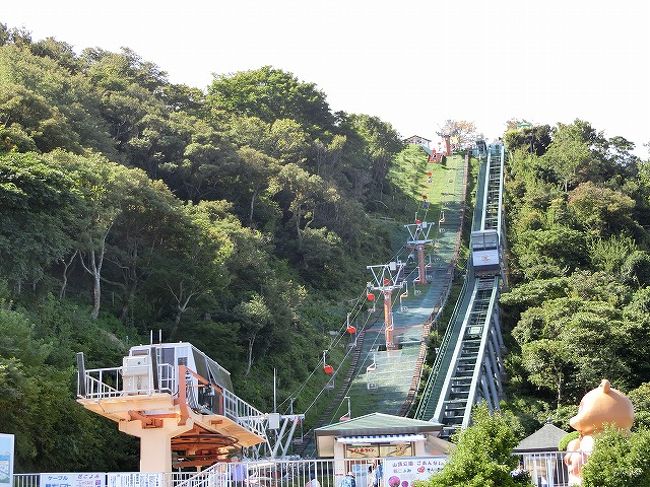 三方五湖を見渡せる場所へはリフトかケーブルカーを利用。