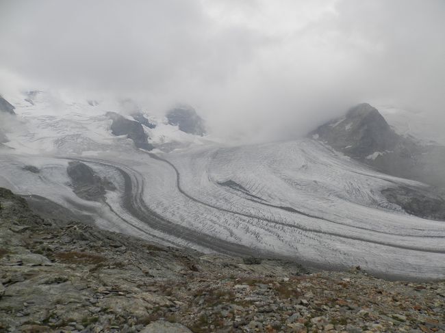 よし！<br />今のうちに氷河を調査なの！<br /><br />