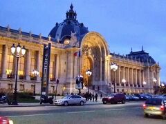 17時7分。

サン・ラザール駅から、メトロに乗り、
シャンゼリゼ・クレマンソー Champs-Elysees - Clemenceau 駅 まで移動。

「 プティ・パレ美術館 」に到着しました♪