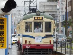 一旦、路面電車で出かけます。