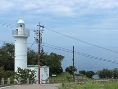 ８月２８日（金）晴天
越前岬の灯台です。高台にあり、灯台から海は遠くに見える感じです。この付近に越前水仙の里公園があります。