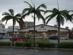 市場まで結構歩きます。