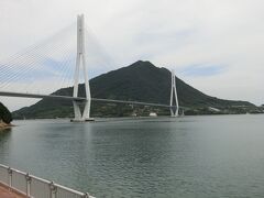 大三島の多々羅しまなみ公園で昼めしを食って、
しまなみ街道随一のこの多々羅大橋を渡ります。