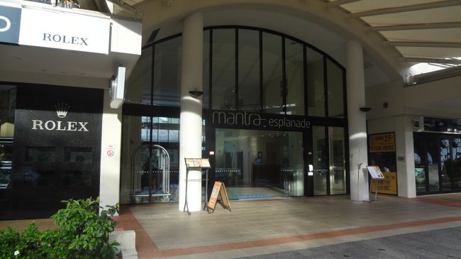 8月14日<br />今日はフランクアイランド諸島のノーマンビー島に行くツアーに参加します。<br />ここは1日100人までと人数制限があり、島の自然が保たれている島だそうです。<br />7時半にホテルのロビーに集合します。<br />朝は寒かった。やっぱり長袖Tシャツとパーカーを羽織り、ハーフパンツで行くつもりだったけど、長いパンツをはきました。<br />迎えが来て、ディーラル港に行きます。ケアンズ市内から45分くらいかな。<br />そして、船に乗り込みます。<br />