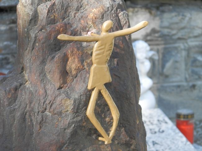 さてと・・・。<br />ホテルに帰るには未だ早いの。<br />街を徘徊するか・・・。