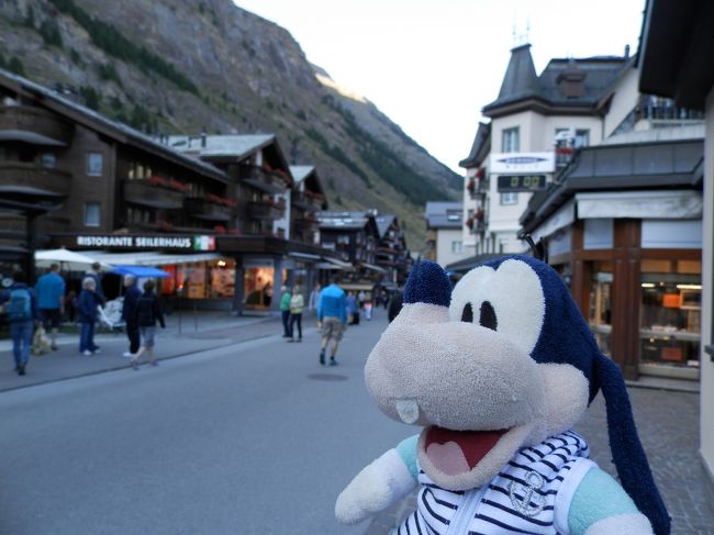 それじゃホテルに戻るか？<br /><br />ん？ちょっと待つの！<br />?(〃ﾟ ｏ ﾟ〃) ﾊｯ!!<br /><br />どうした？グーちゃん！