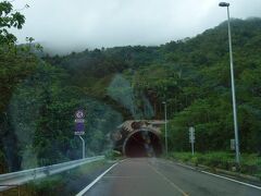 昼からは、昨日通っていない石垣中央の道をドライブ。

於茂登トンネル。