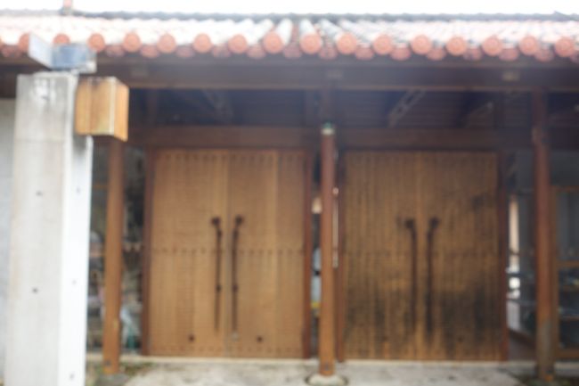 ここに車を止めて、散策。