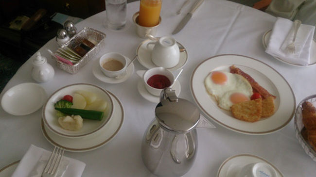 野菜とポットいっぱいのコーヒー