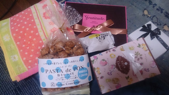 そんなこんなで会社でもらったホワイトデー★<br />いろいろ頂いてしまいました。でも一番は、ありがとうって気持ちと、仕事を滞らせない前向きな姿勢ですよ！おにーさんたち！と思いつつ…ｗｗｗｗ