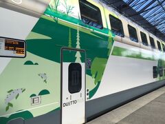 IC（インターシティ）で1時間半ちょっと。乗る直前にチケットをかって5000円くらい（片道）、のりこみます