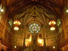 セントダンスタンズ大聖堂の中に入ってみました。
シンプルだけれど美しい装飾があります。