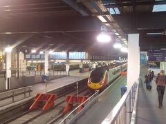 あっという間に、３時間かからないでロンドン・ユーストン駅に到着。

ホテルまでは、結局チューブで移動することにしました。
イギリスツアー後半のホテルは中心部からちょっと離れたアールズコート。というか駅はウエストブロンプトン。

