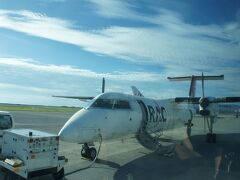 那覇空港で乗り継ぎ。
RACのプロペラ機って、タラップで乗り降りするのが好き。
風が気持ちいいです。