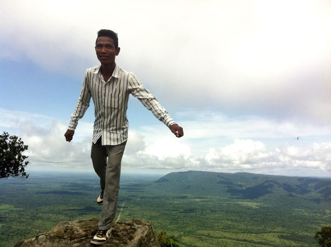 初めてカンボジアに旅行するから どこでも 分からなくて タクシードライバーアートにお願いして 素敵な旅になりました^ ^<br /><br />みんなさんも カンボジアに旅行予定があれば タクシードライバーアートにご連絡ください！<br /><br />予約メールongart265@gmail.com <br />ラインIDath11