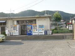 ●JR備前片上駅

電車が行ってしまった…。
トホホ。
この現場で見送ってしまった(泣)。
次は、1時間後。
このロスはかなり大きいな。