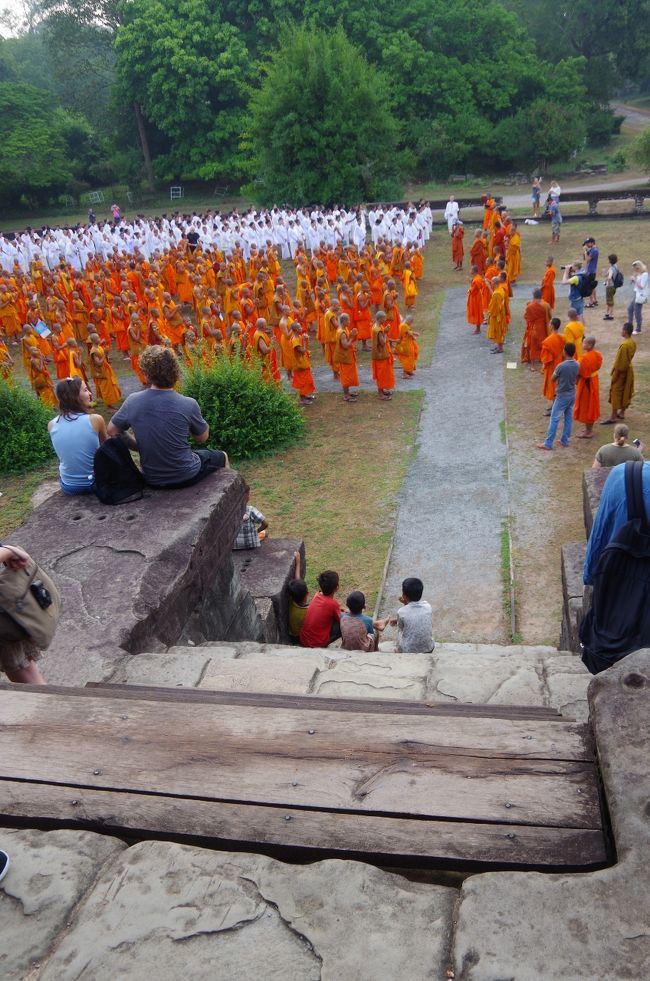 こんな感じでたまたま居合わせた観光客は遺跡の上から見ていました。<br />