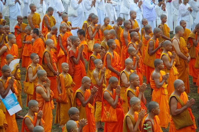 荘厳な読経の大合唱