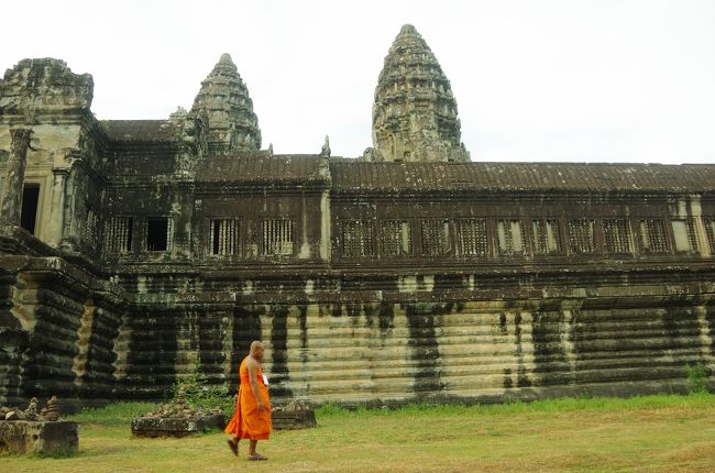 こうやって一人二人のお坊さんは普通に歩いています