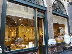 日本では馴染みの薄い「マリー」でお土産を買って帰りました。王室御用達のお店です。
