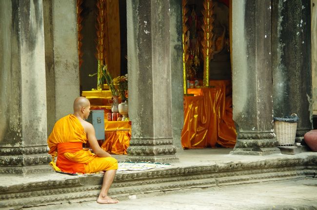 お坊さん小休止<br />何を思っているのでしょうか？